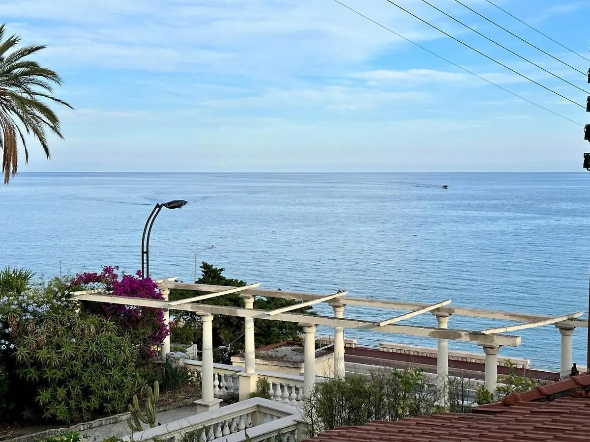 Peyronnet - Fabulous 2 Bedrooms - Sea View - Beach 2Min Away مينتون شقة